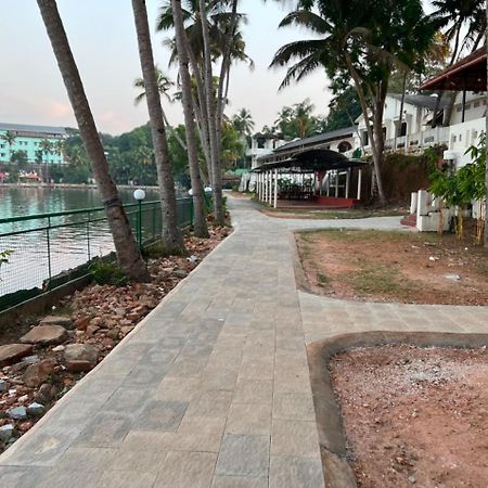Bed and Breakfast Jaladarshini Lakeside Gardens Kollam Exterior foto
