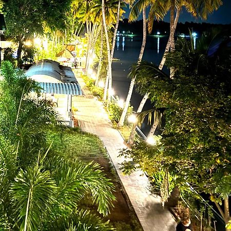 Bed and Breakfast Jaladarshini Lakeside Gardens Kollam Exterior foto